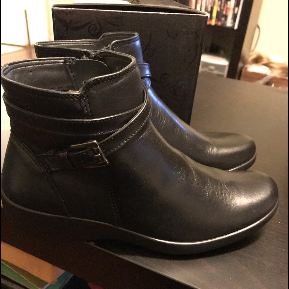 Booties 100% leather